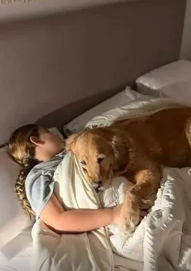 Juana descansando en su cama