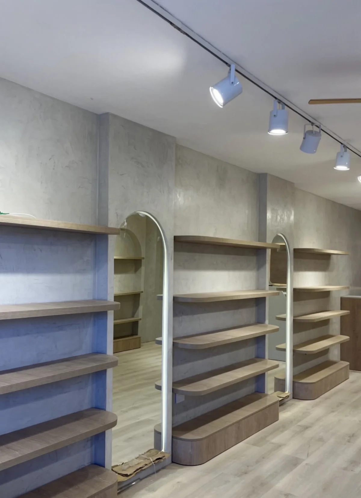 Calzarte — las estanterías terminadas