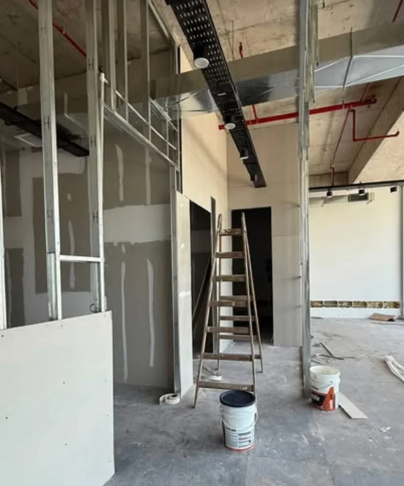 Oficinas GLE — la estructura y los tabiques en obra