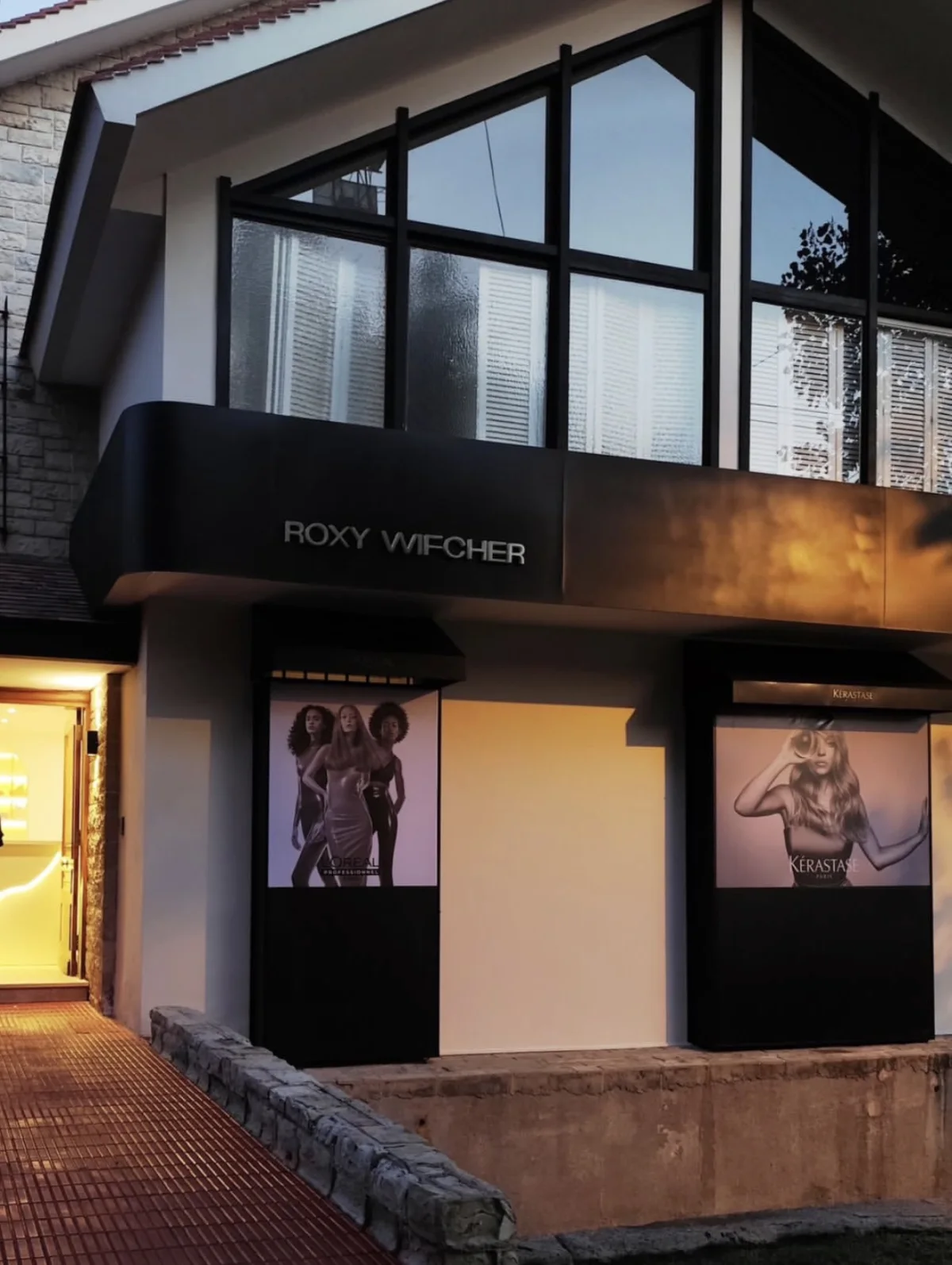 Roxy Wifcher — el frente terminado