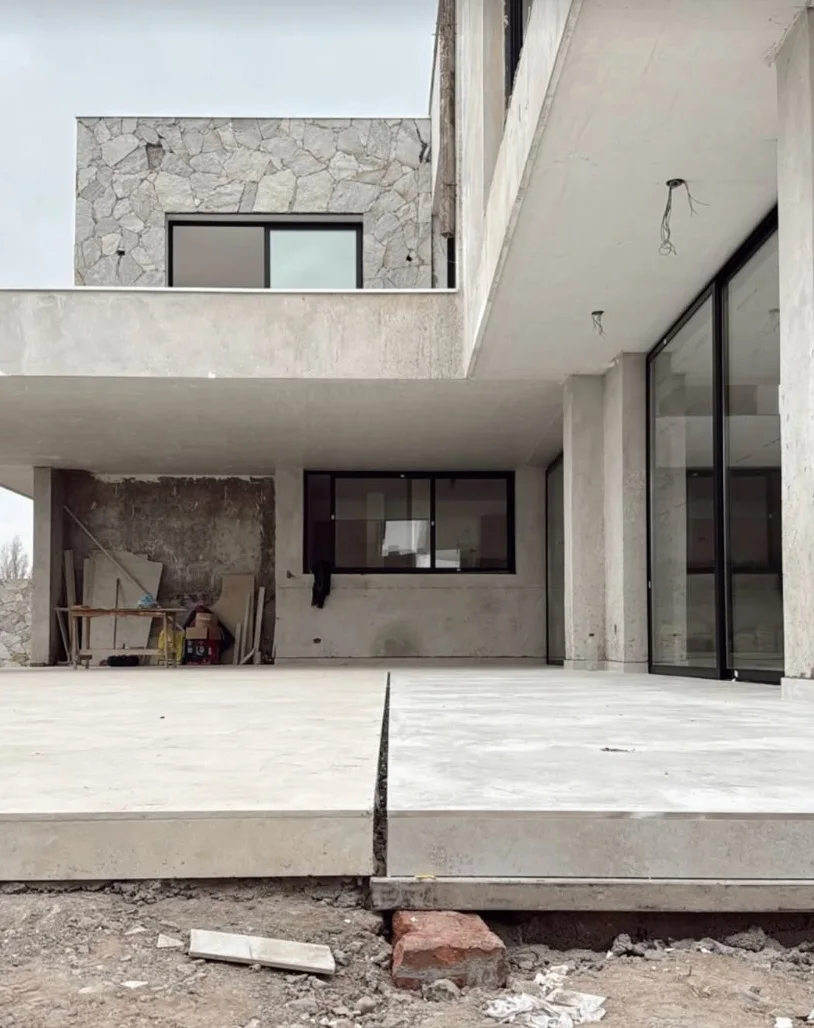Vivienda V.F. — la galería y la platea en obra